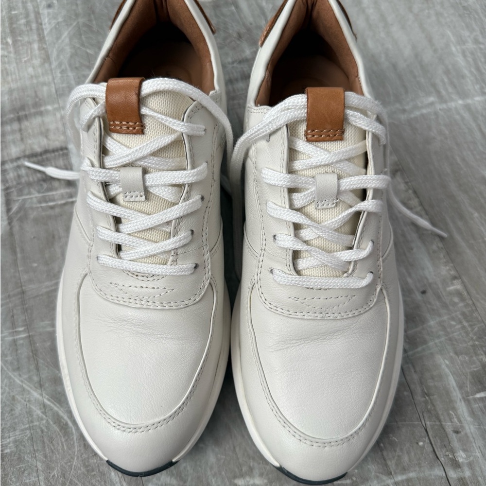 Clarks women’s Cream Leather Sneakers